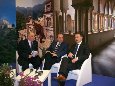 Il presidente della Provincia Cirielli e il sindaco Galdi intervistati dal portavoce Pasquale Petrillo nello stand della Provincia